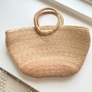Adorable straw basket bag with zipper!